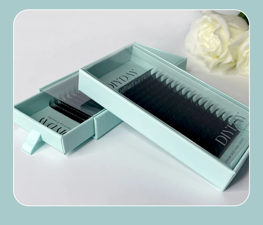 Soft Volume Individual Lash Extensions – 16-Row Mixed-Length Tray