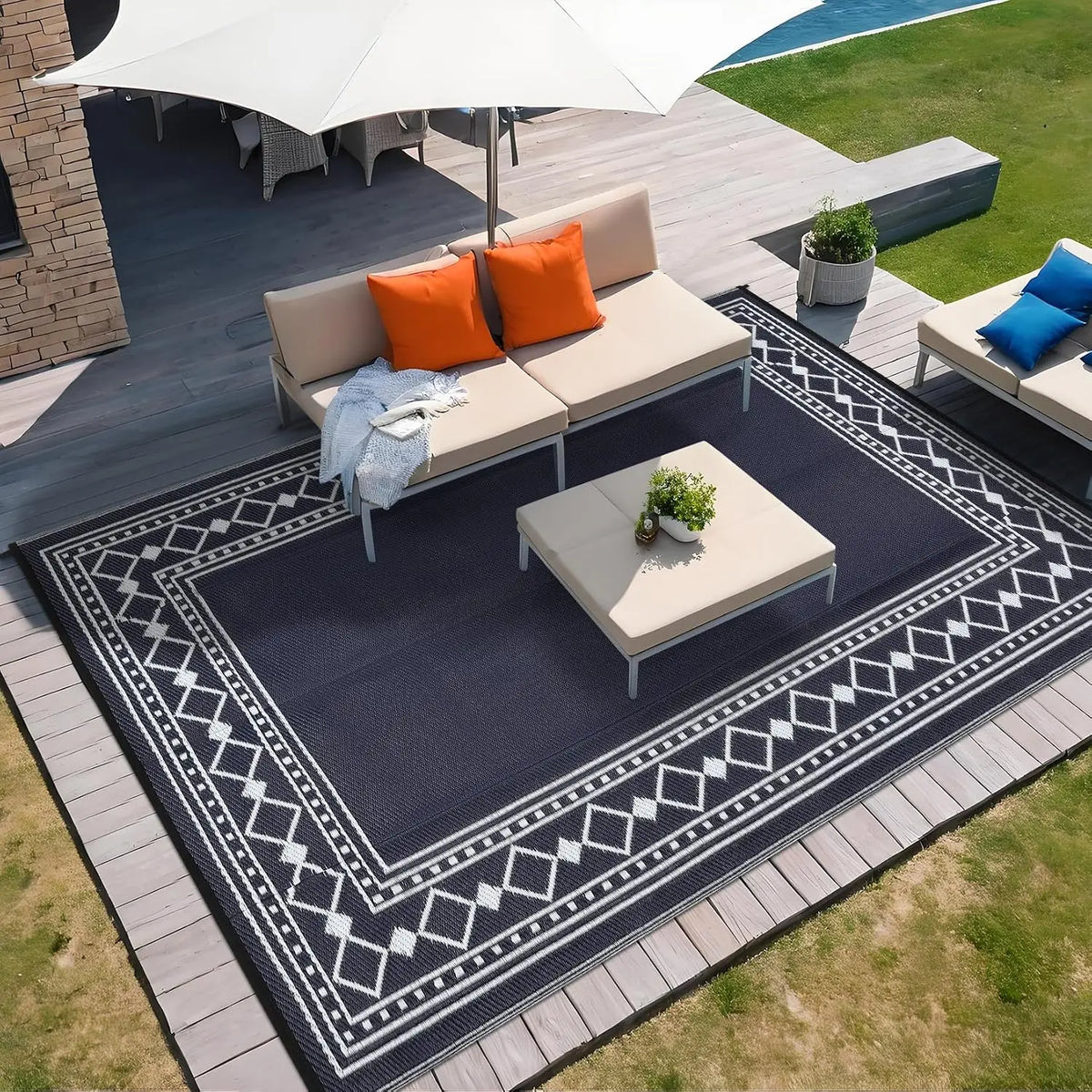 Reversible Outdoor Patio Rug 8' x 10' – Waterproof Plastic Straw Mat, Black & White